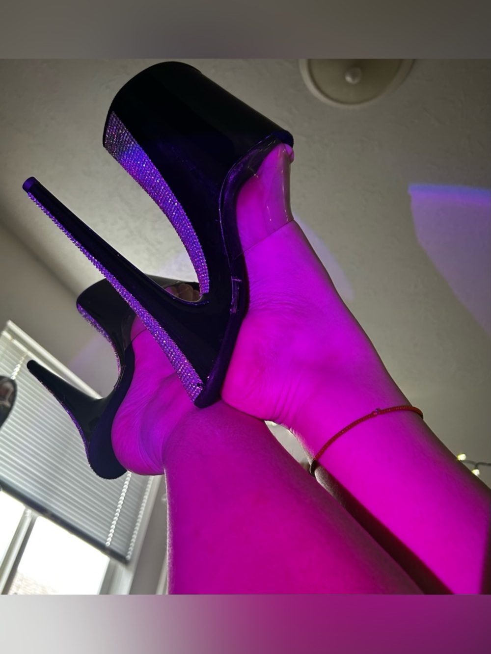 8-inch Womens Pleaser Platform Heel Sandal - 
WELL WORN Size 7 Rhinestone Detail